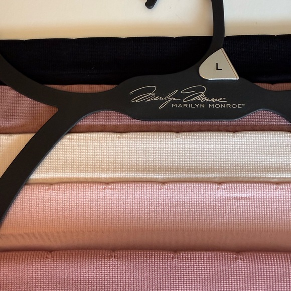 Marilyn Monroe Seamless Briefs SZ L New! - Picture 2 of 5